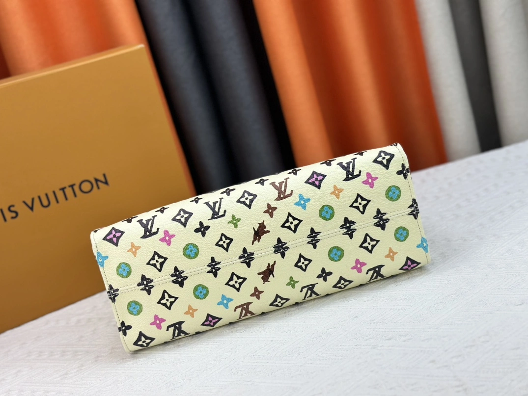 Louis Vuitton AAA Quality Tote-Handbags For Women Sleek 3563 - Image 4