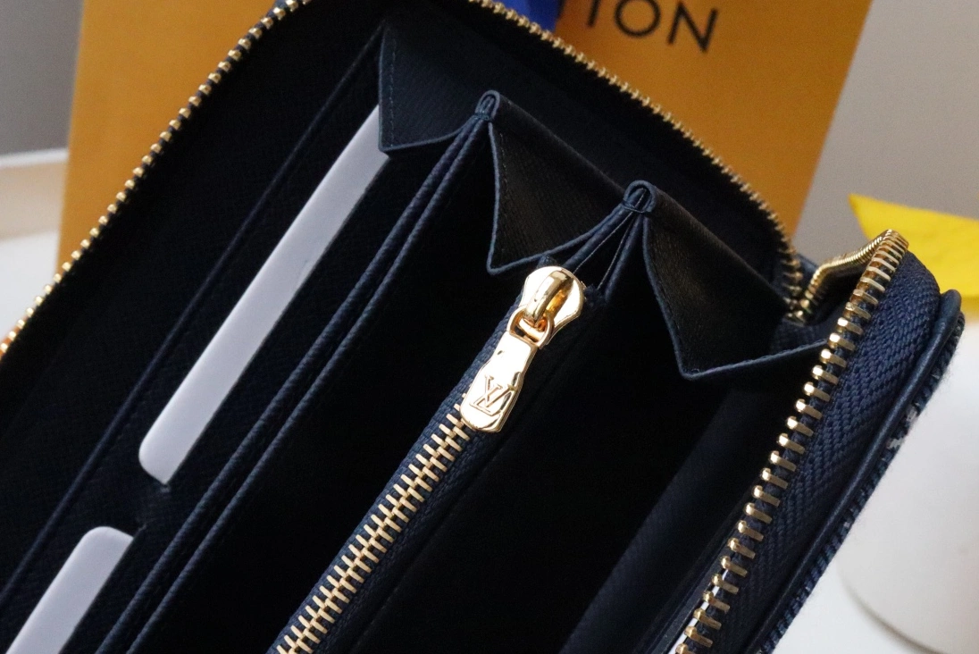 Louis Vuitton AAA Quality Wallets Refined 9487 - Image 6