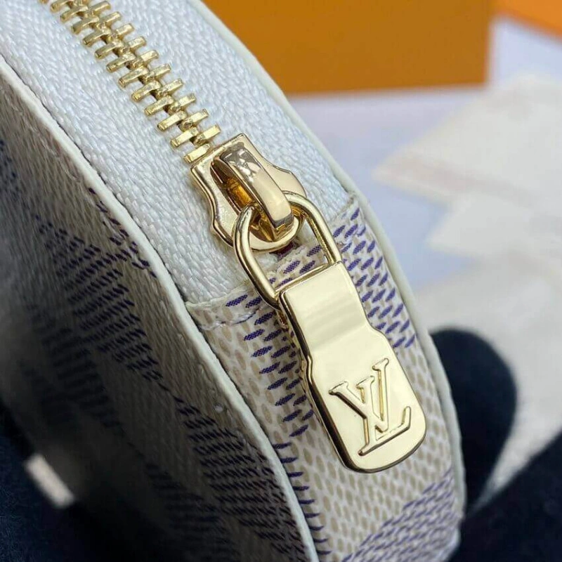 Zip closu Louis Vuitton Damier Azur Round Coin Purse - Image 5