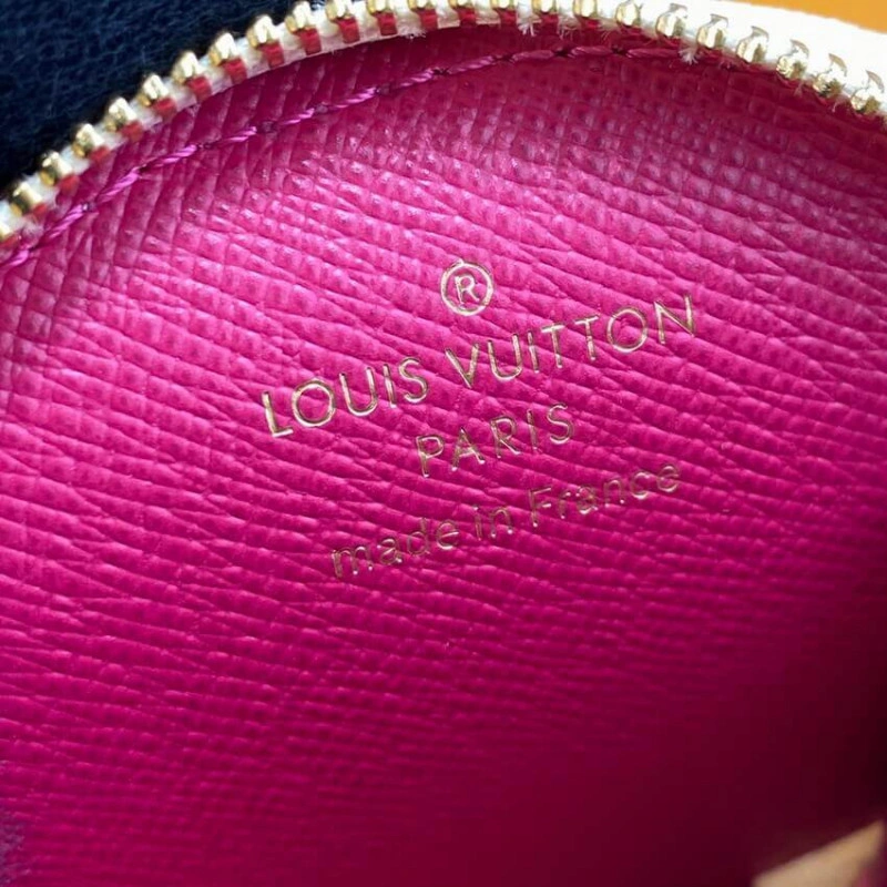 Zip closu Louis Vuitton Damier Azur Round Coin Purse - Image 8