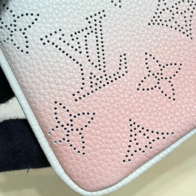 Key ring Louis Vuitton Key Pouch in Pink Gradient Mahina Perforated Leather - Image 4