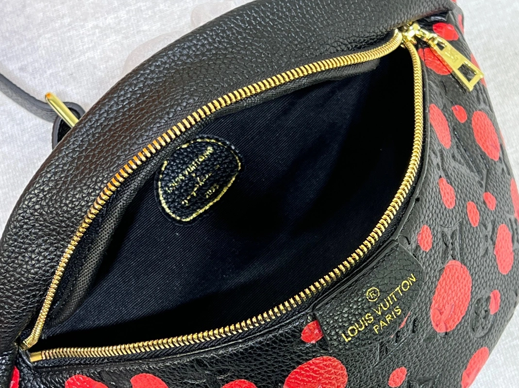 Louis Vuitton LV AAA Quality Belt Bags For Unisex Sophisticated 3306 - Image 7