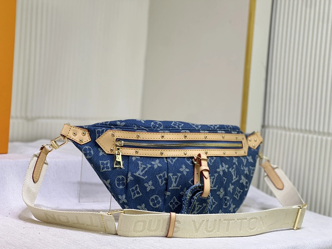 Louis Vuitton LV AAA Quality Belt Bags Versatile 5230