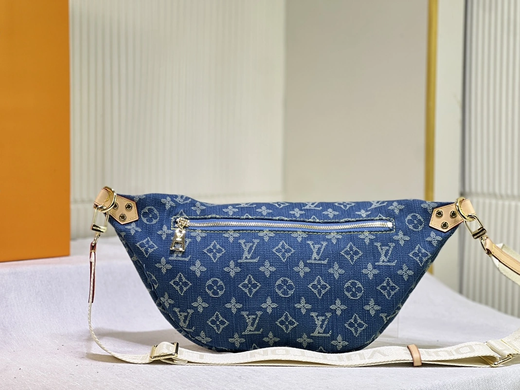 Louis Vuitton LV AAA Quality Belt Bags Versatile 5230 - Image 3