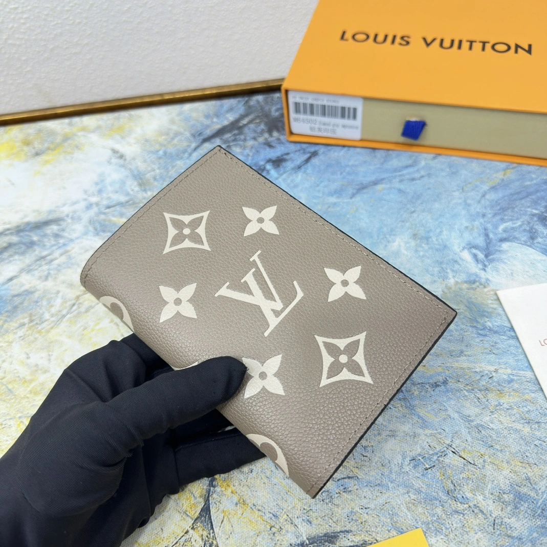 Louis Vuitton LV Card Case For Unisex Minimalist 2590