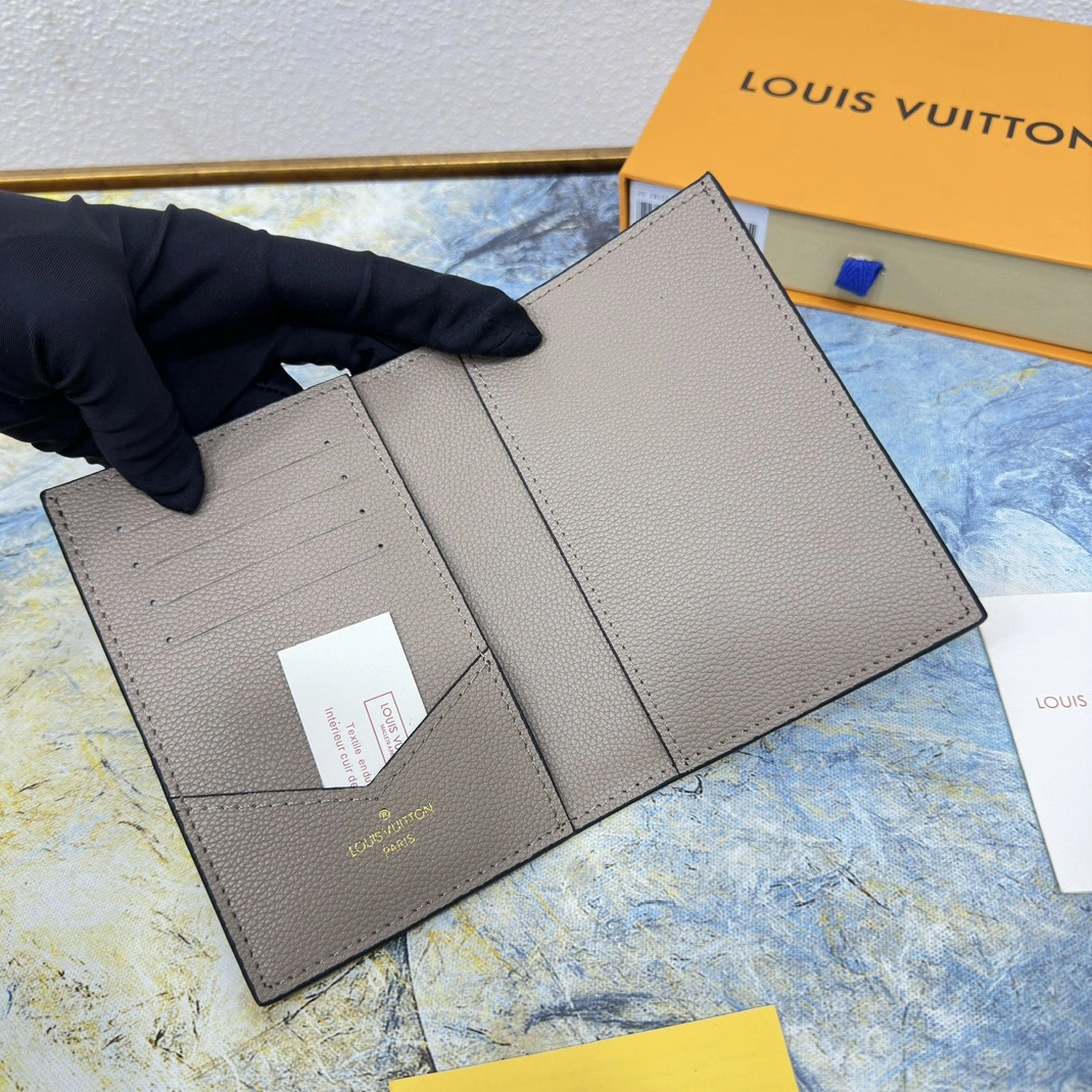 Louis Vuitton LV Card Case For Unisex Minimalist 2590 - Image 5