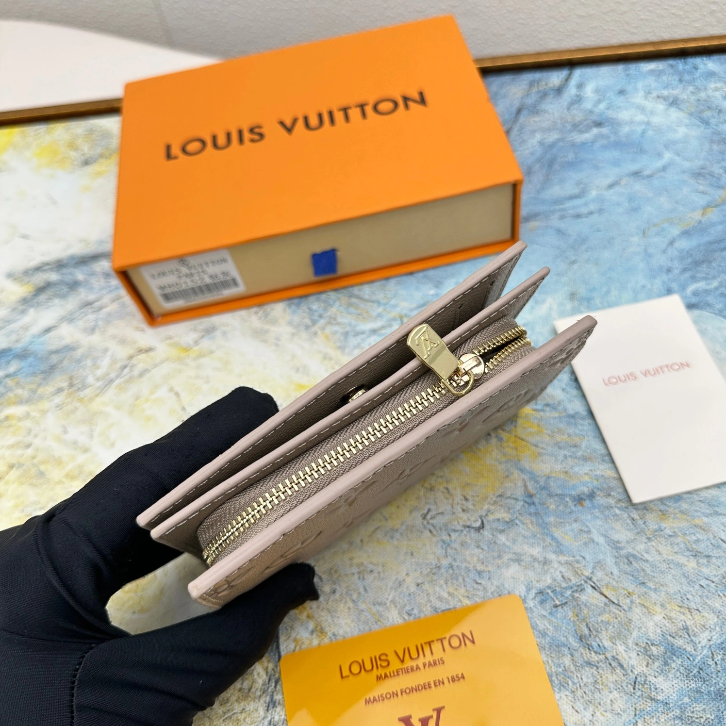 Louis Vuitton LV Card Case For Women Bold 3165 - Image 3