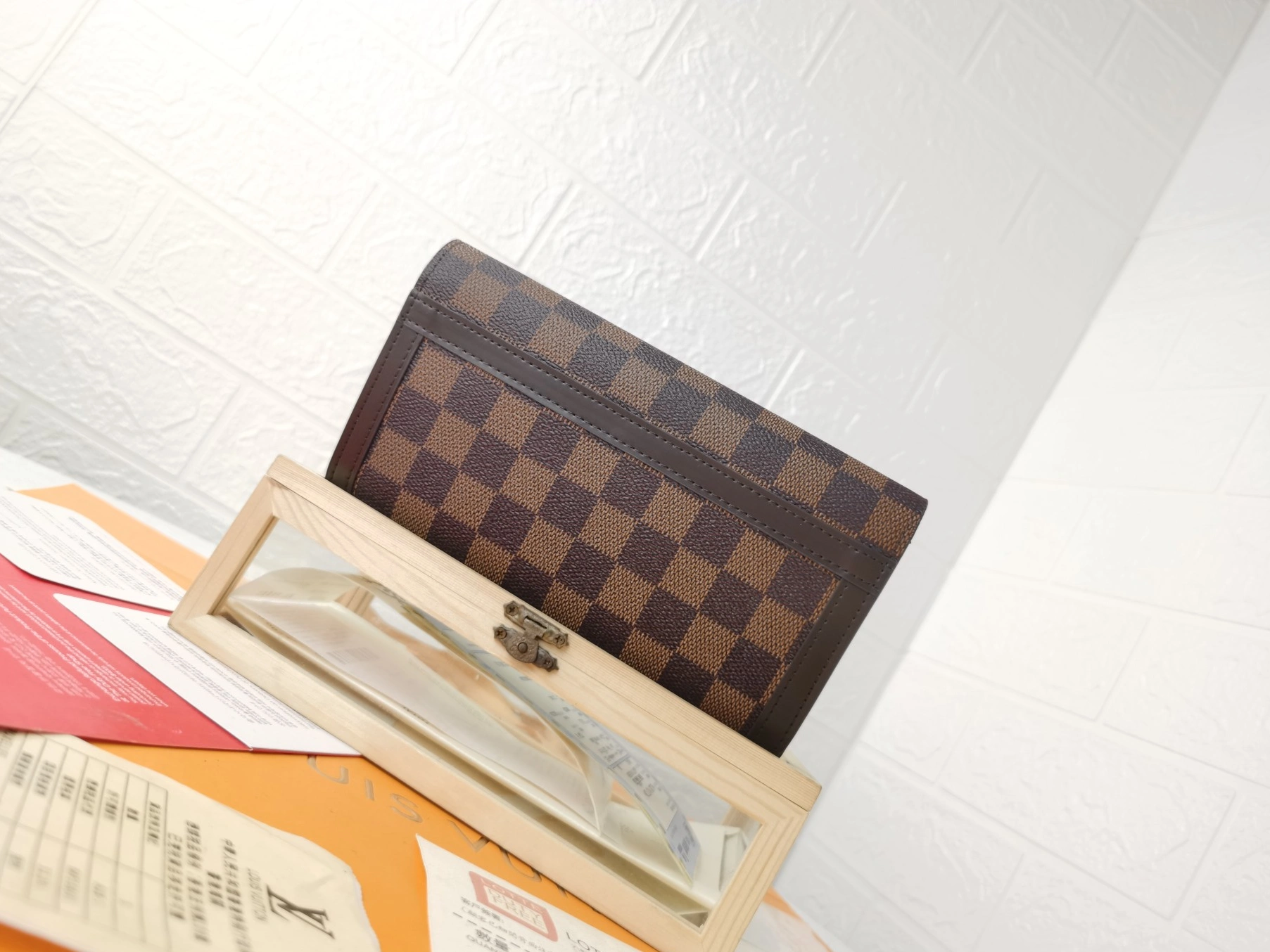 Louis Vuitton LV Card Case For Women Sleek 9205