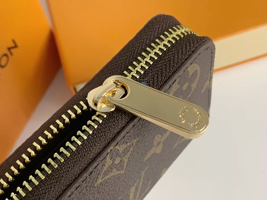 Louis Vuitton LV Card Case WellDesigned 4900 - Image 4