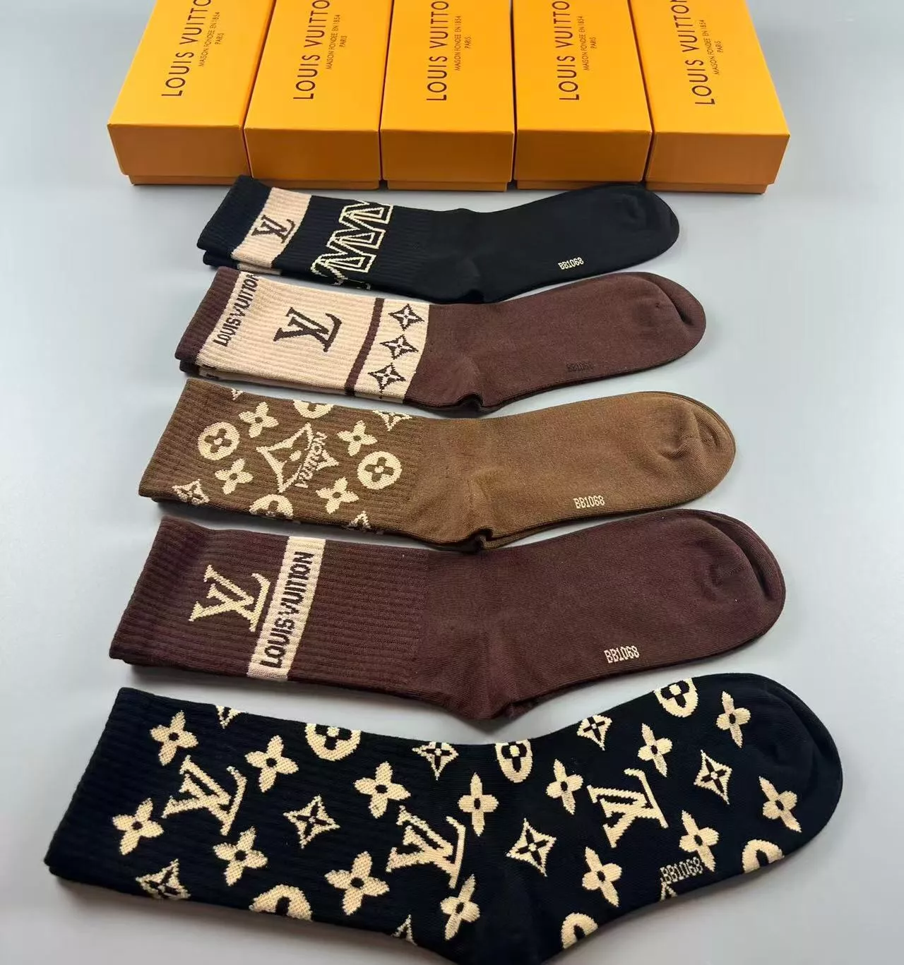 Louis Vuitton LV Socks Trendsetting 4974 - Image 6
