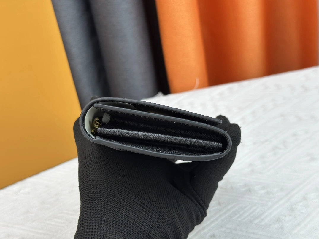 Louis Vuitton LV Wallets Efficient 1754 - Image 4