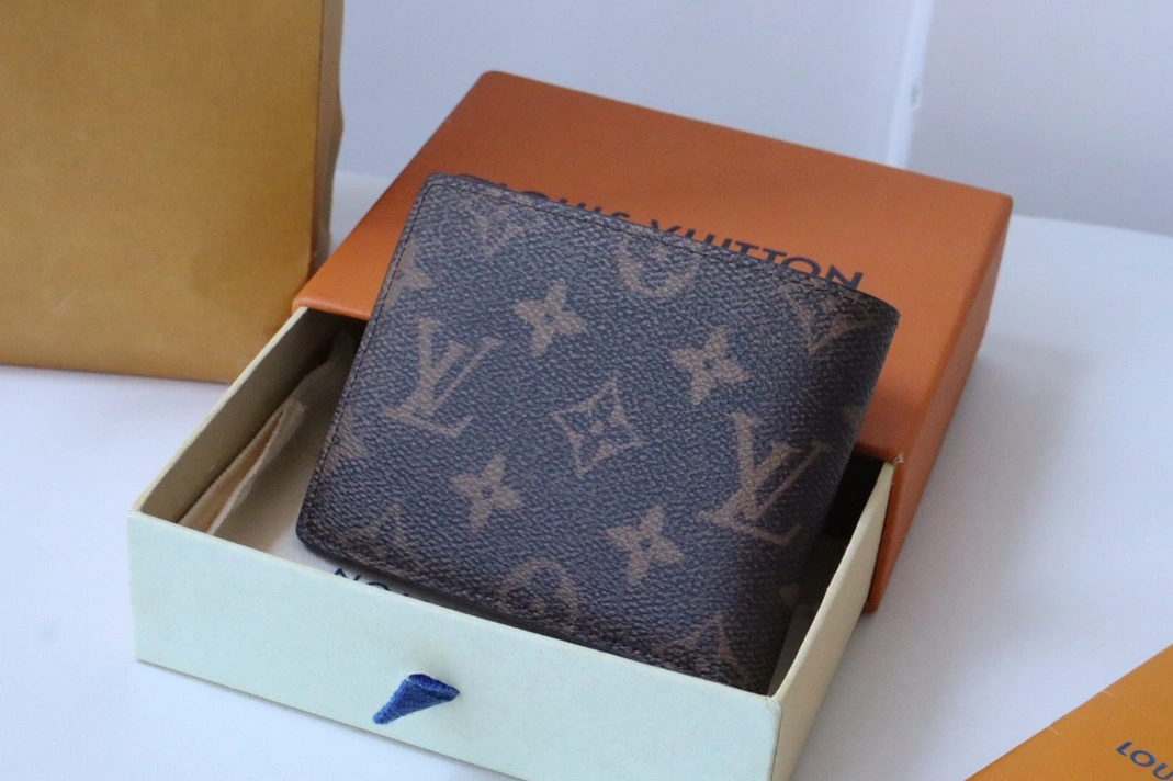 Louis Vuitton LV Wallets Versatile 3894