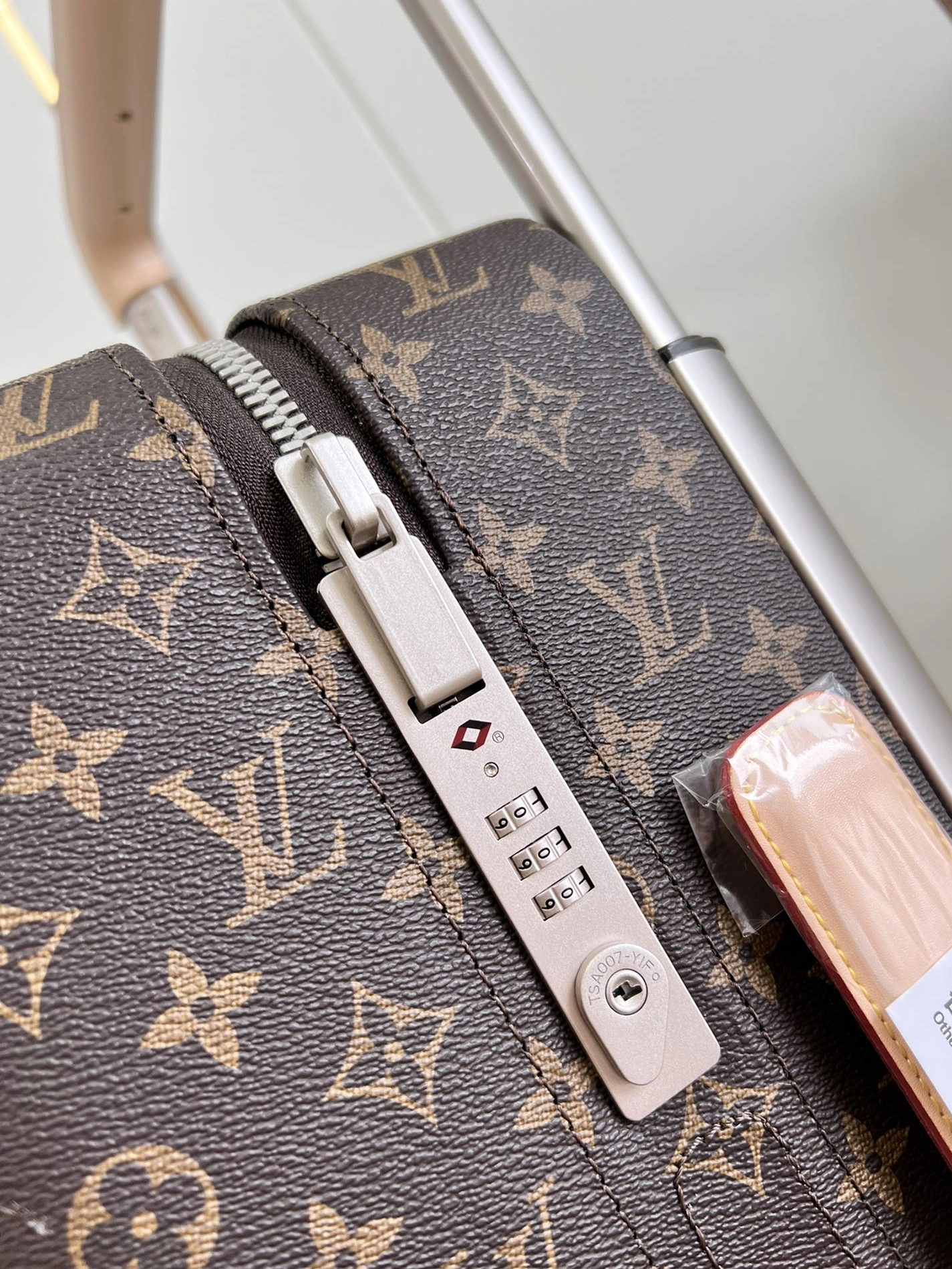 Louis Vuitton Luggage EasyMatch 5677 - Image 4