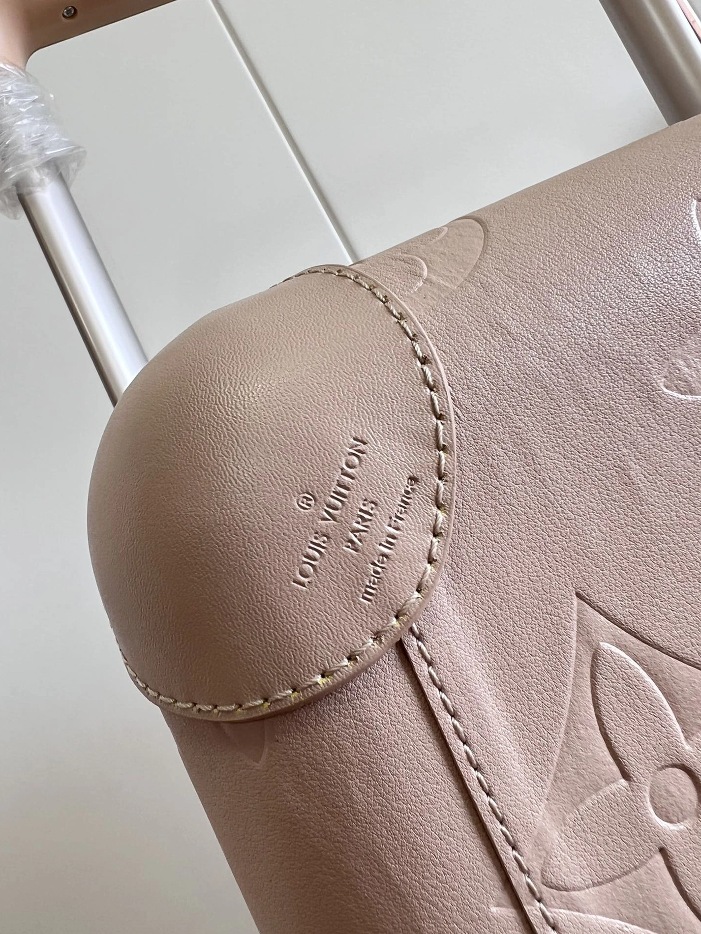 Louis Vuitton Luggage Soft 3167 - Image 3