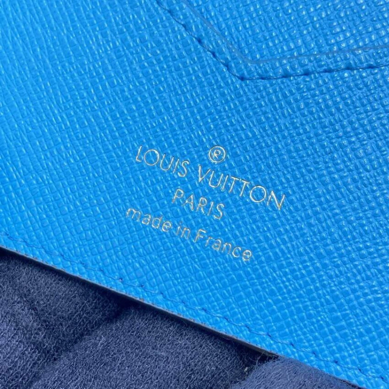 1 flat po Louis Vuitton Monogram Canvas Passport Cover - Image 8