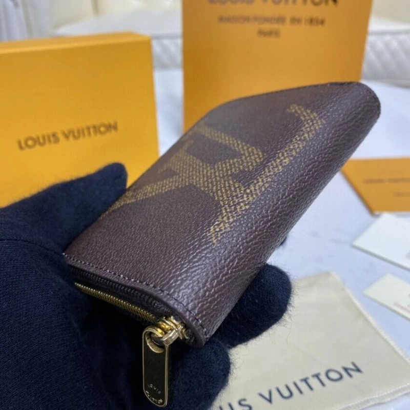 Businessc Louis Vuitton Monogram Canvas Zippy Coin Purse - Image 5