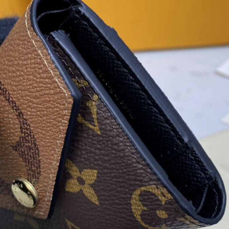 1 flat ba Louis Vuitton Monogram Zoe Wallet - Image 4