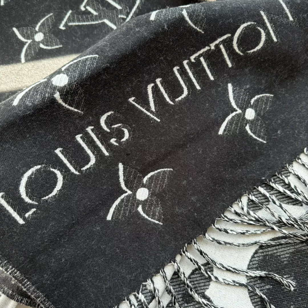 Louis Vuitton Scarf For Unisex Practical 1683 - Image 4