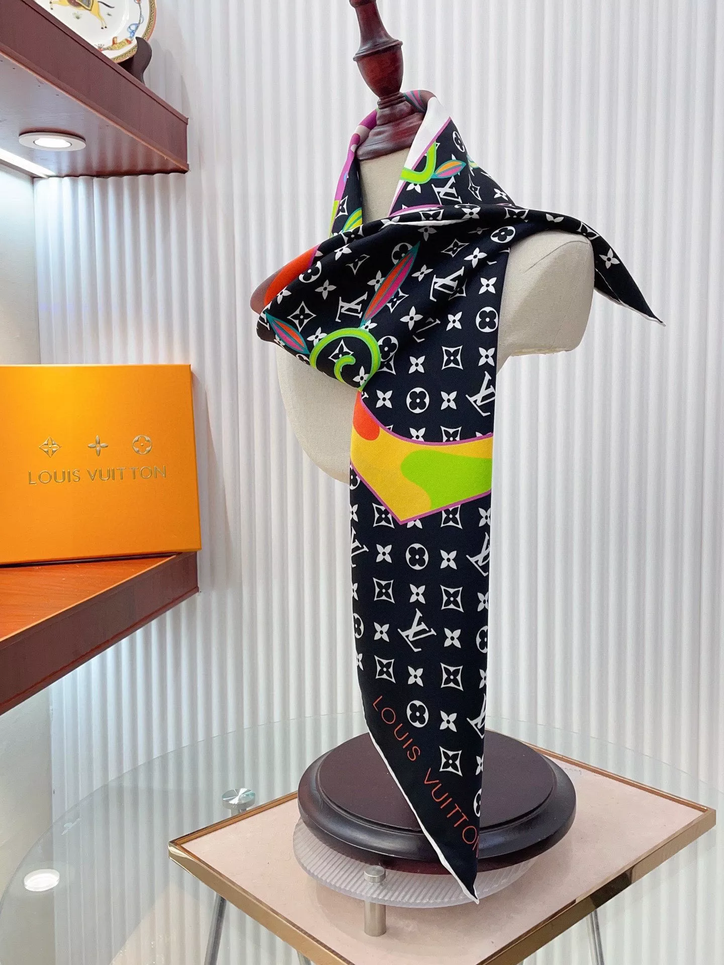 Louis Vuitton Silk Squares Durable 4445 - Image 6