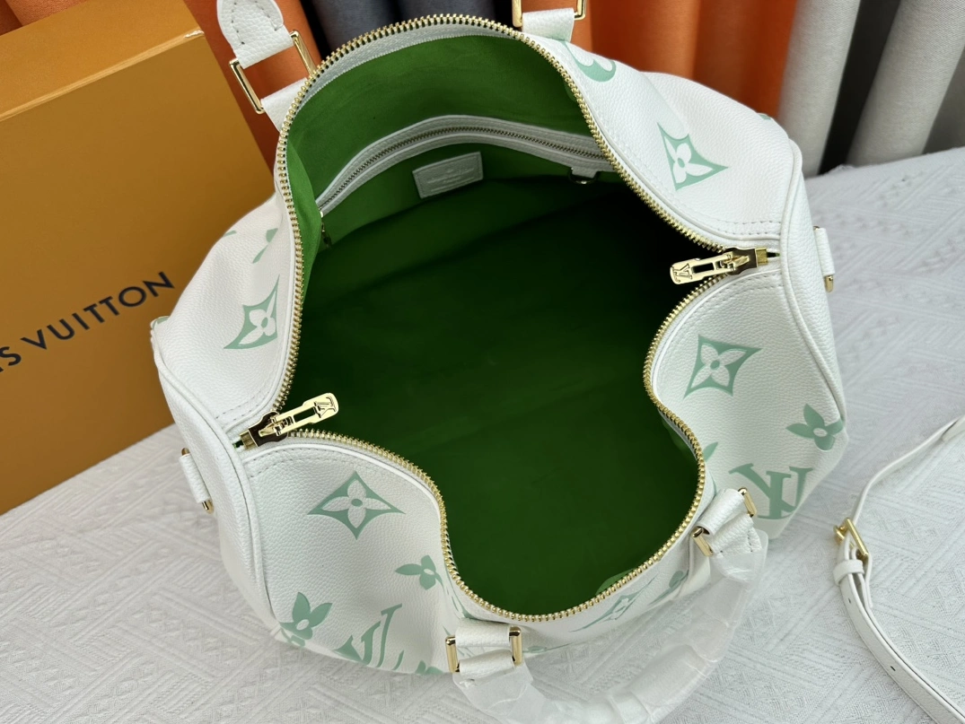 Louis Vuitton Travel Bags Bold 6006 - Image 8