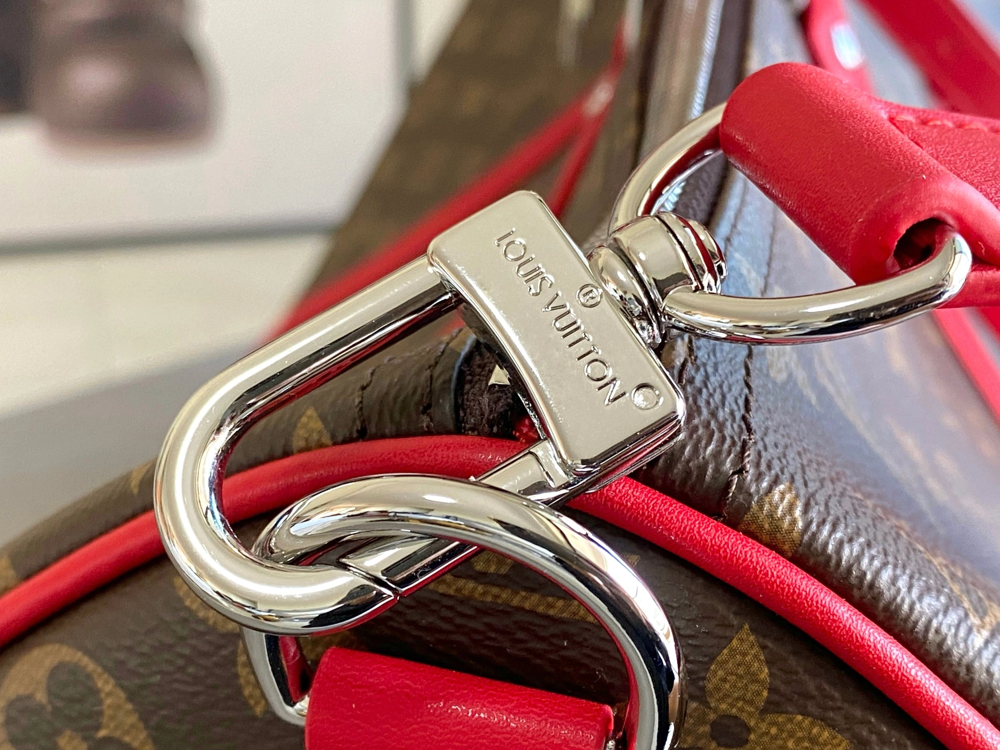 Louis Vuitton Travel Bags Durable 6362 - Image 6