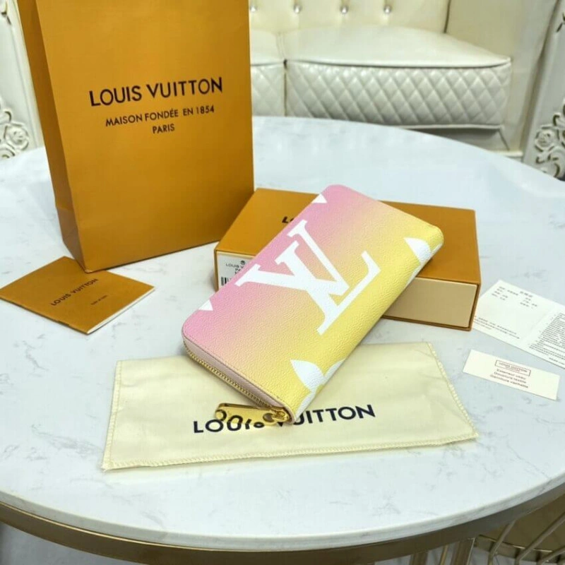 Monogram Louis Vuitton Zippy Wallet Pink - Image 4