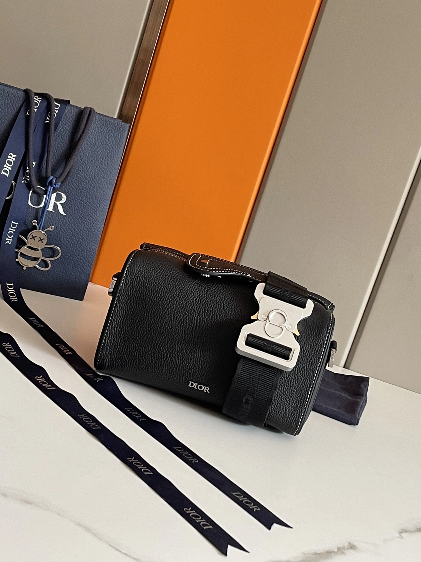 Minimalist 2438 Christian Dior AAA Man Messenger Bags - Image 3