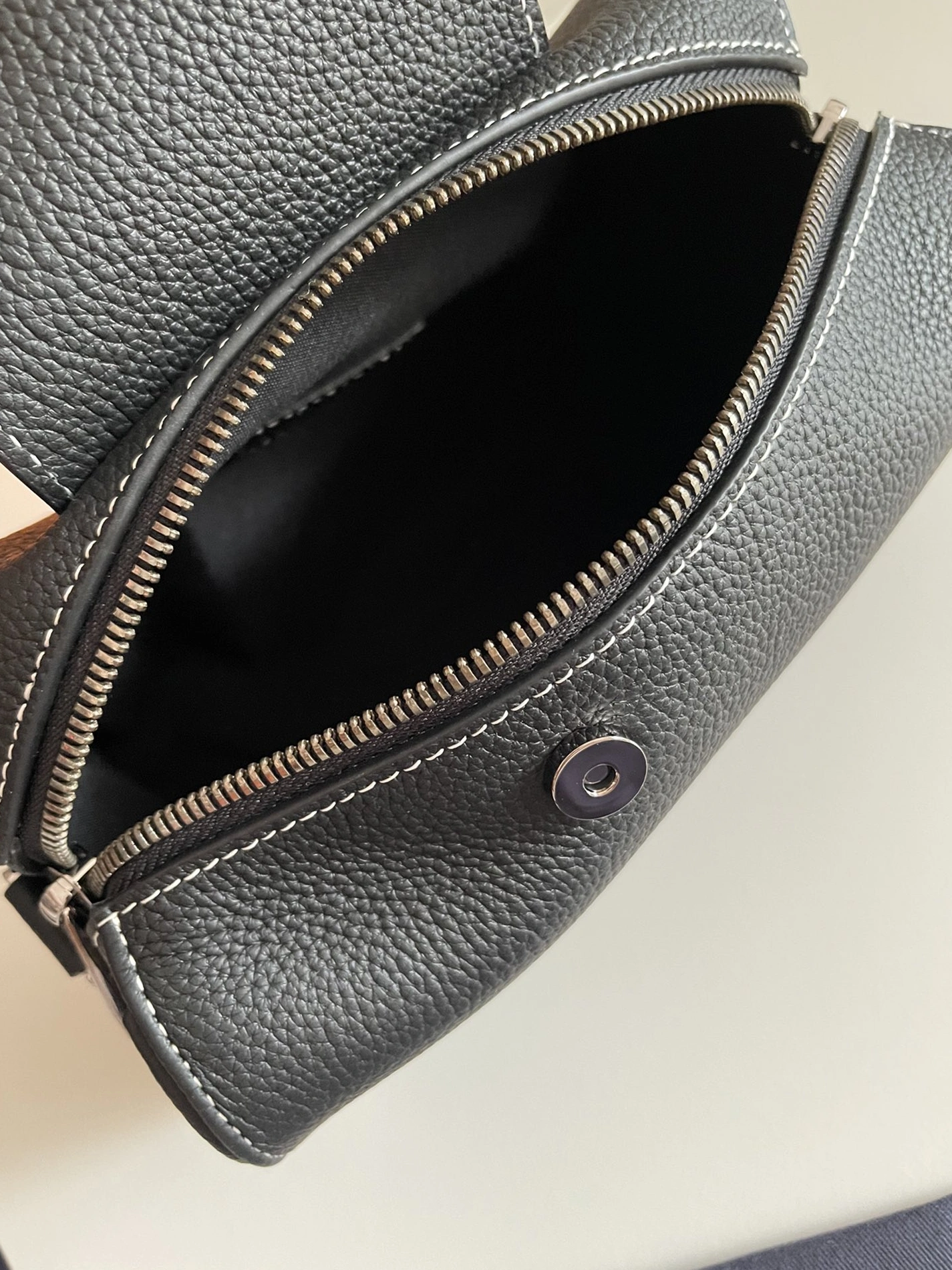 Minimalist 2438 Christian Dior AAA Man Messenger Bags - Image 7