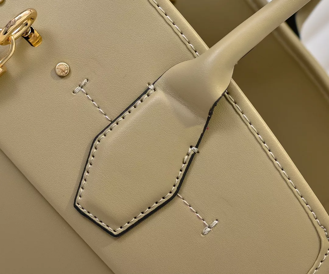 Minimalist 2777 Louis Vuitton AAA Quality Handbags For Women - Image 5