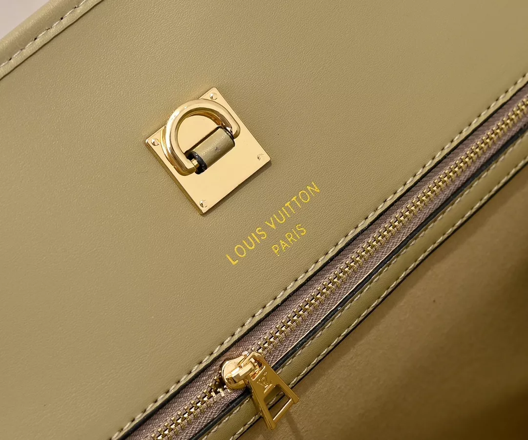 Minimalist 2777 Louis Vuitton AAA Quality Handbags For Women - Image 8