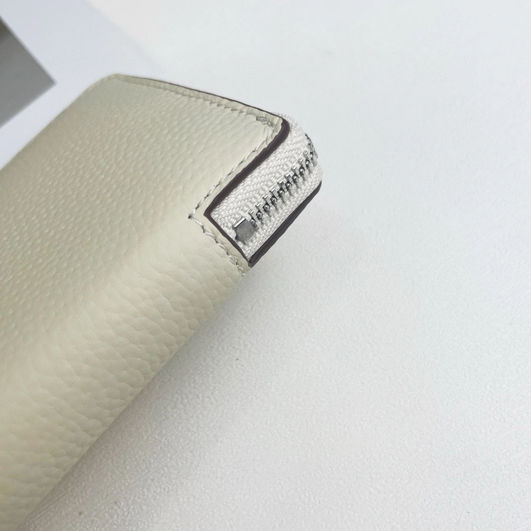 Minimalist 3129 Hermes Card Case For Women - Image 3