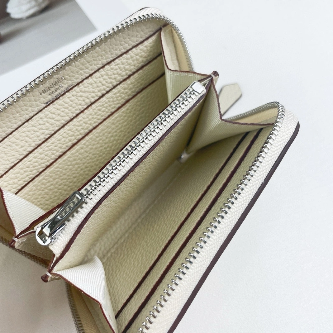 Minimalist 3129 Hermes Card Case For Women - Image 5