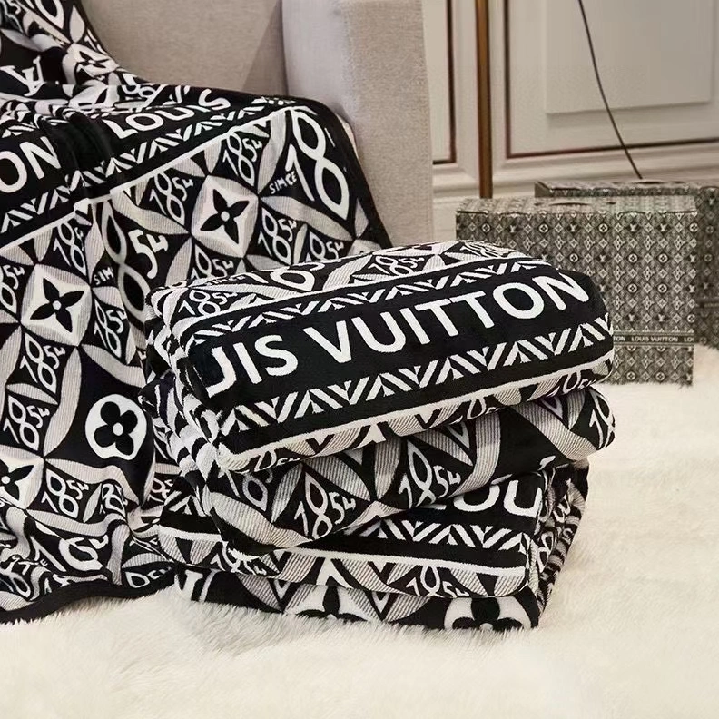 Minimalist 3607 Louis Vuitton LV Blanket - Image 5