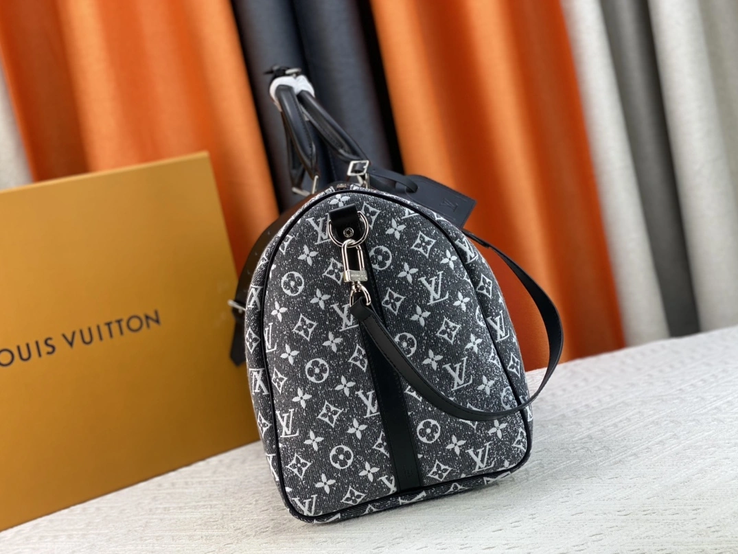 Minimalist 5820 Louis Vuitton Travel Bags - Image 3