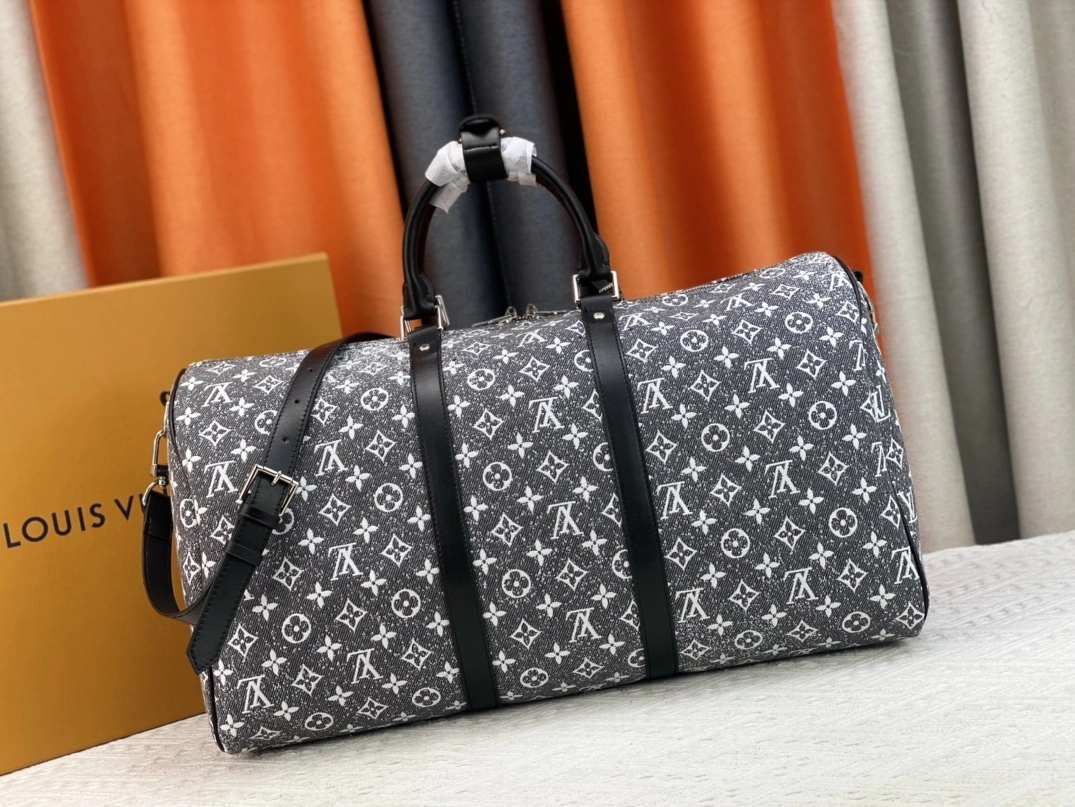 Minimalist 5820 Louis Vuitton Travel Bags - Image 4
