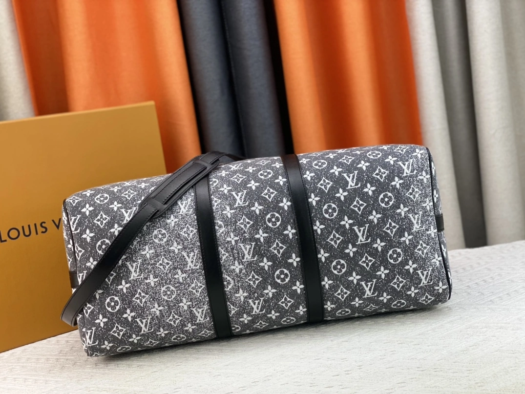 Minimalist 5820 Louis Vuitton Travel Bags - Image 5