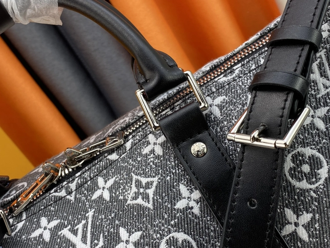 Minimalist 5820 Louis Vuitton Travel Bags - Image 6