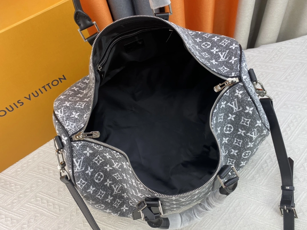 Minimalist 5820 Louis Vuitton Travel Bags - Image 8