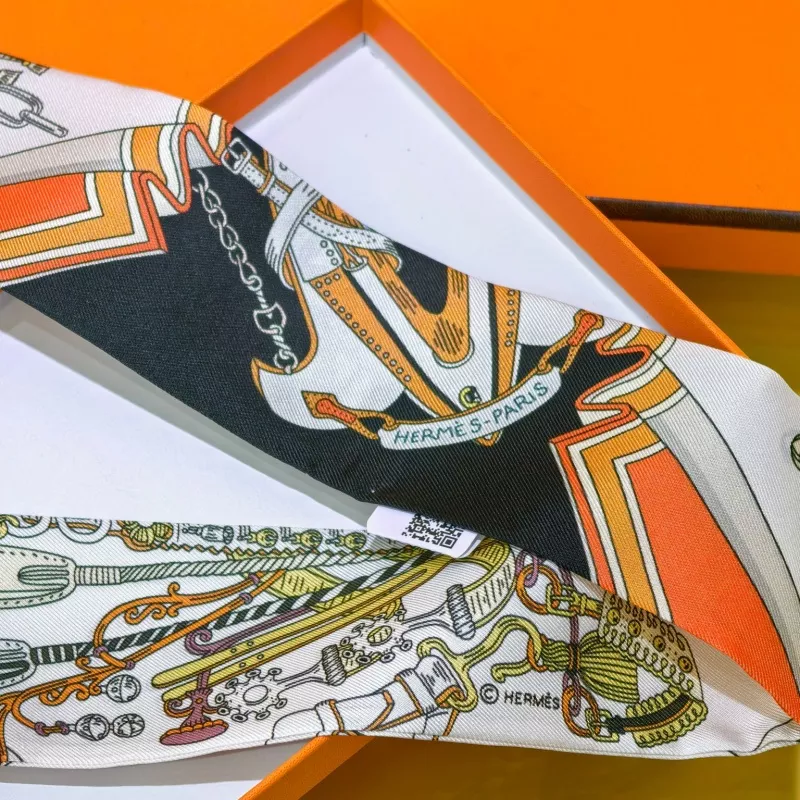 Minimalist 8129 Hermes Silk Scarf - Image 4