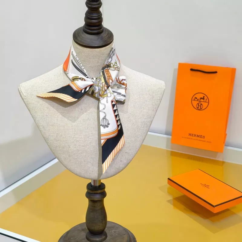 Minimalist 8129 Hermes Silk Scarf - Image 5