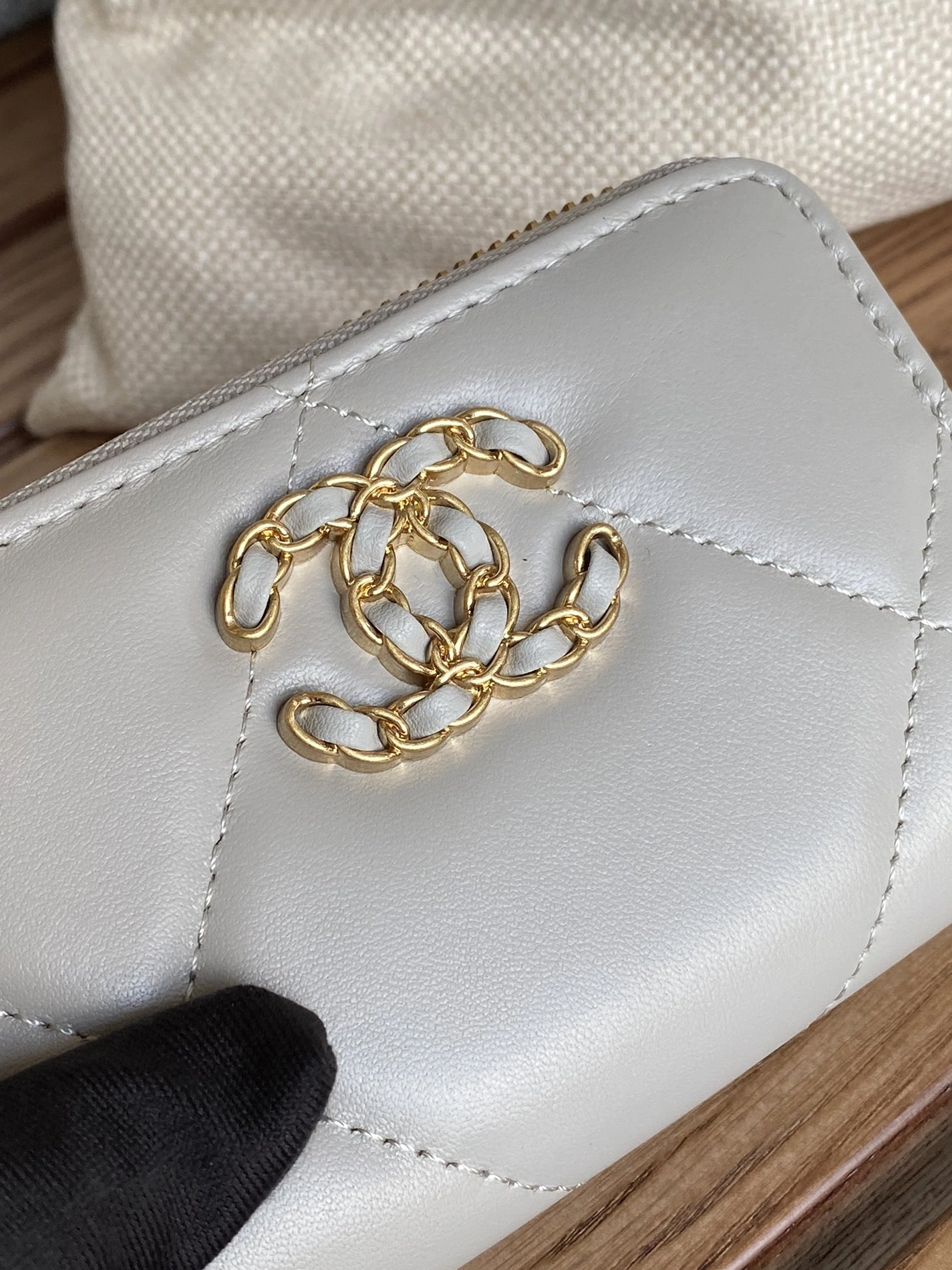 Modern 1964 Chanel Wallets - Image 6