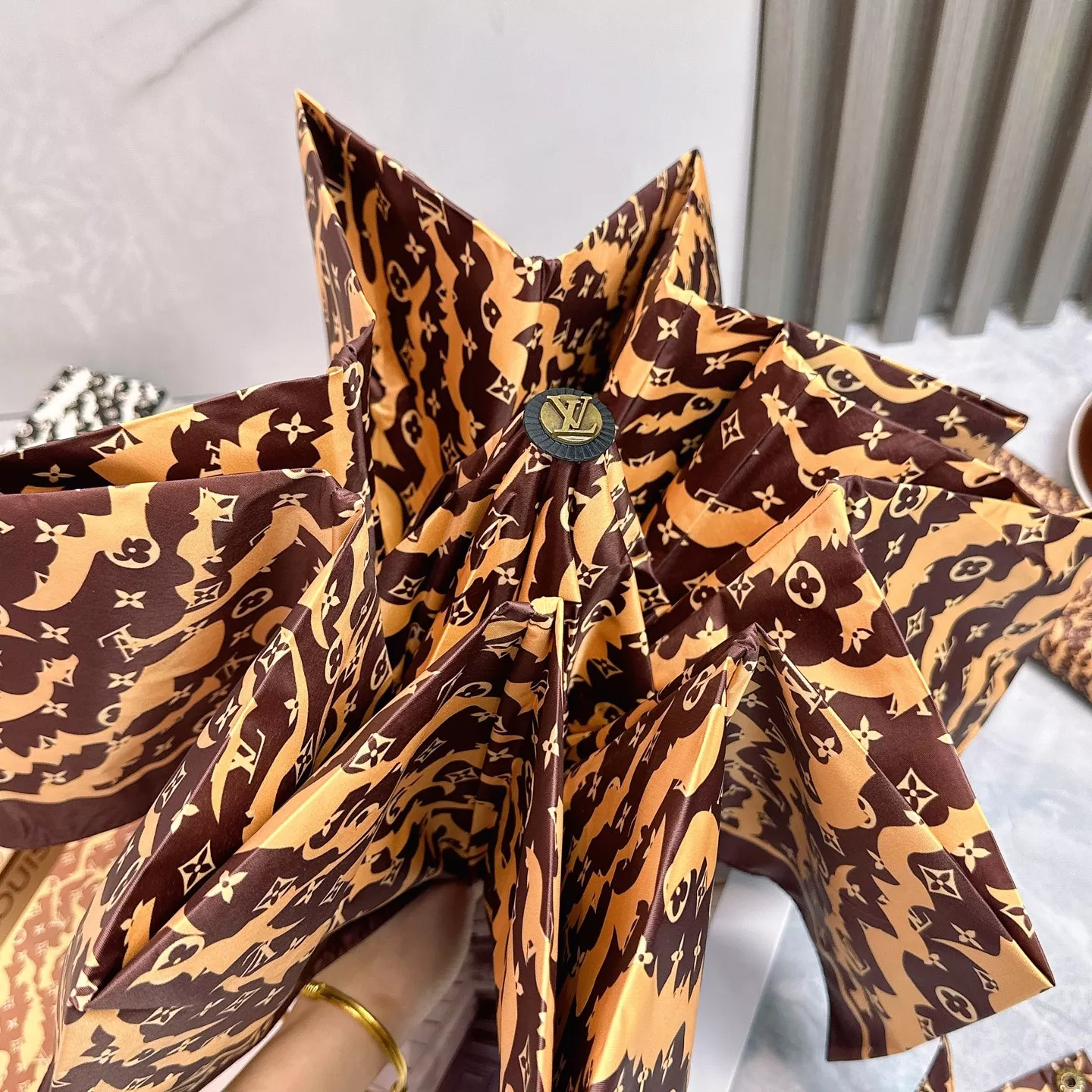 Modern 4554 Louis Vuitton Umbrellas - Image 4