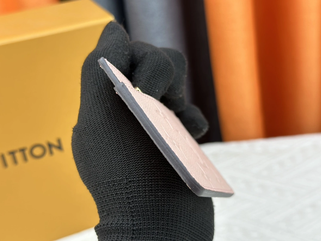 Modern 484 Louis Vuitton LV Card Case For Women - Image 4