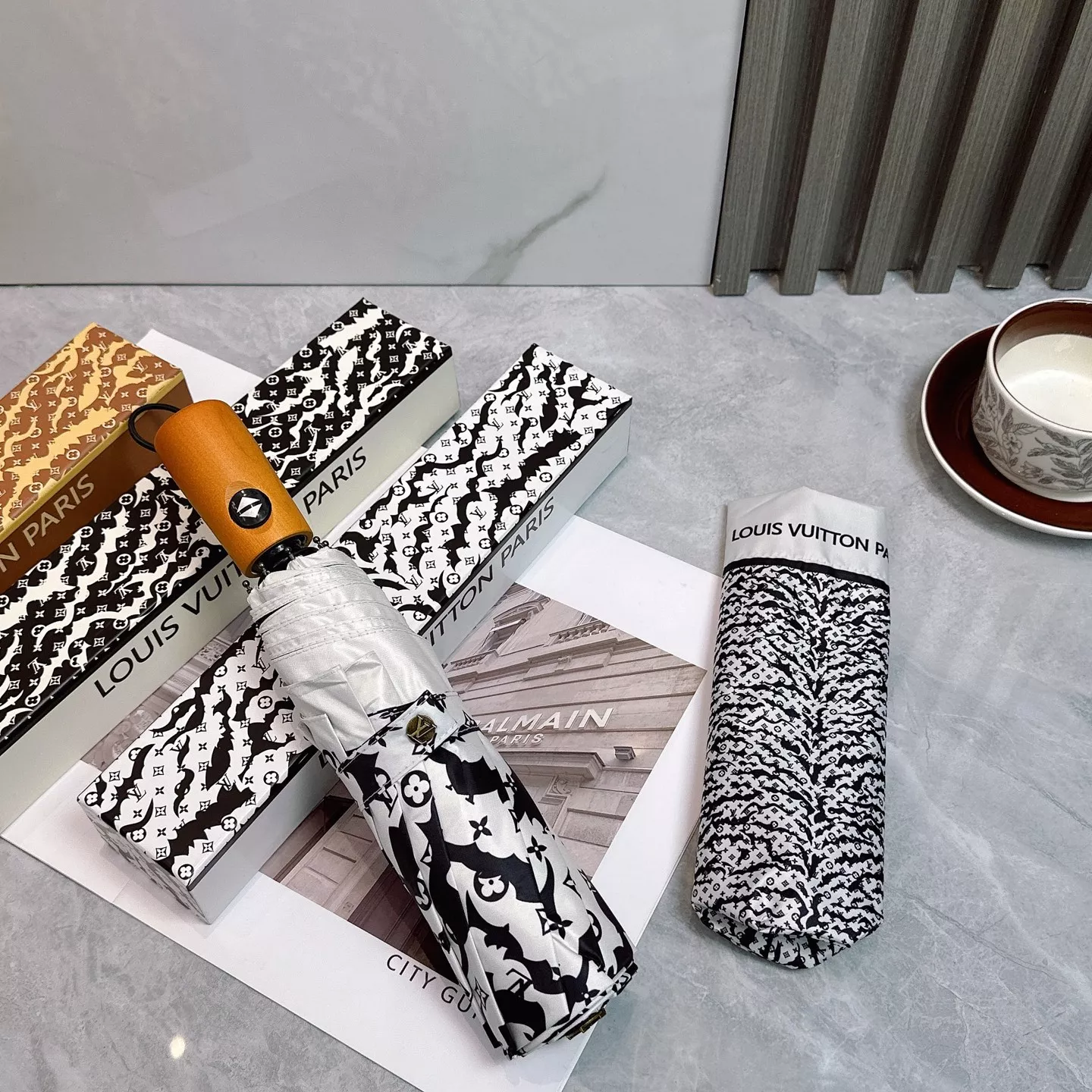 Modern 5838 Louis Vuitton Umbrellas - Image 8