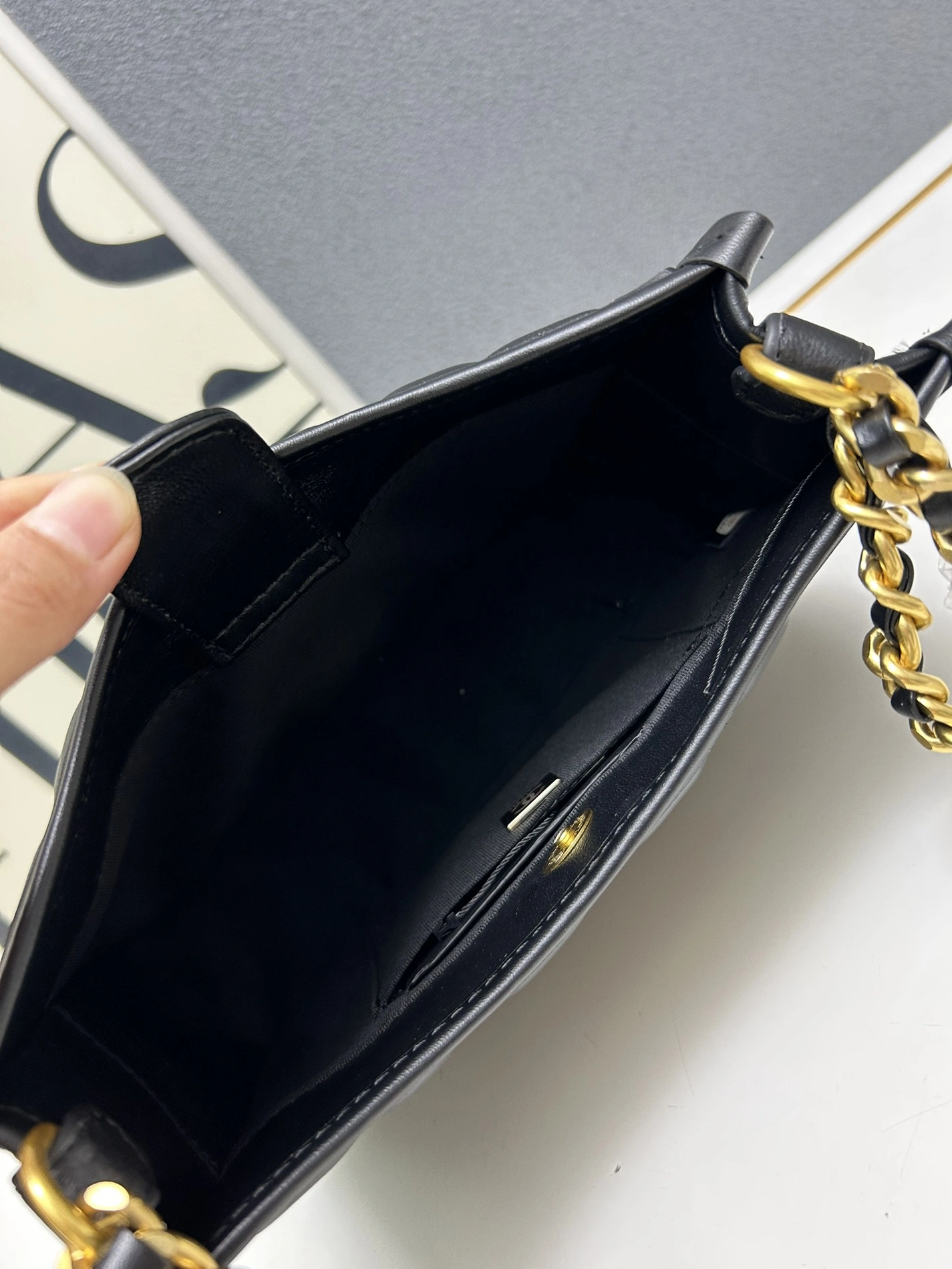 ModernLook 2066 Chanel AAA Quality Shoulder Bags For Women - Image 7