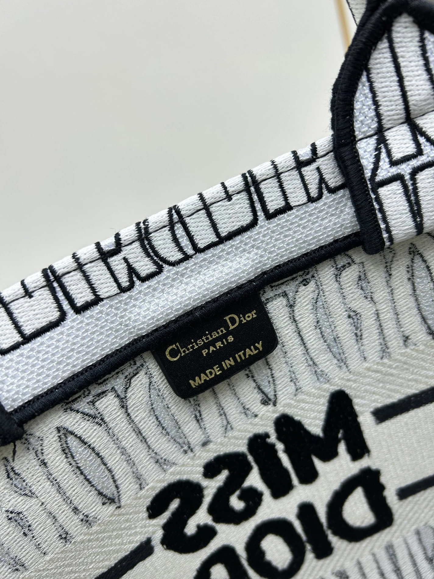 ModernLook 8048 Christian Dior AAA Quality Tote-Handbags For Women - Image 8