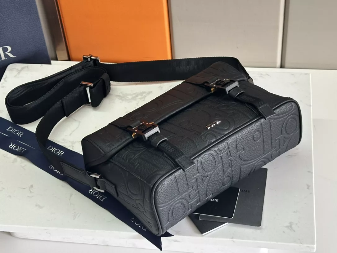 NewStyle 391 Christian Dior AAA Man Messenger Bags - Image 3