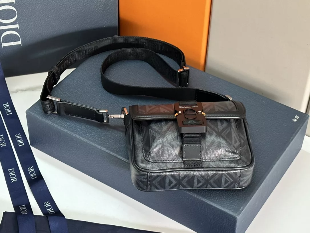 NewStyle 7946 Christian Dior AAA Man Messenger Bags - Image 4