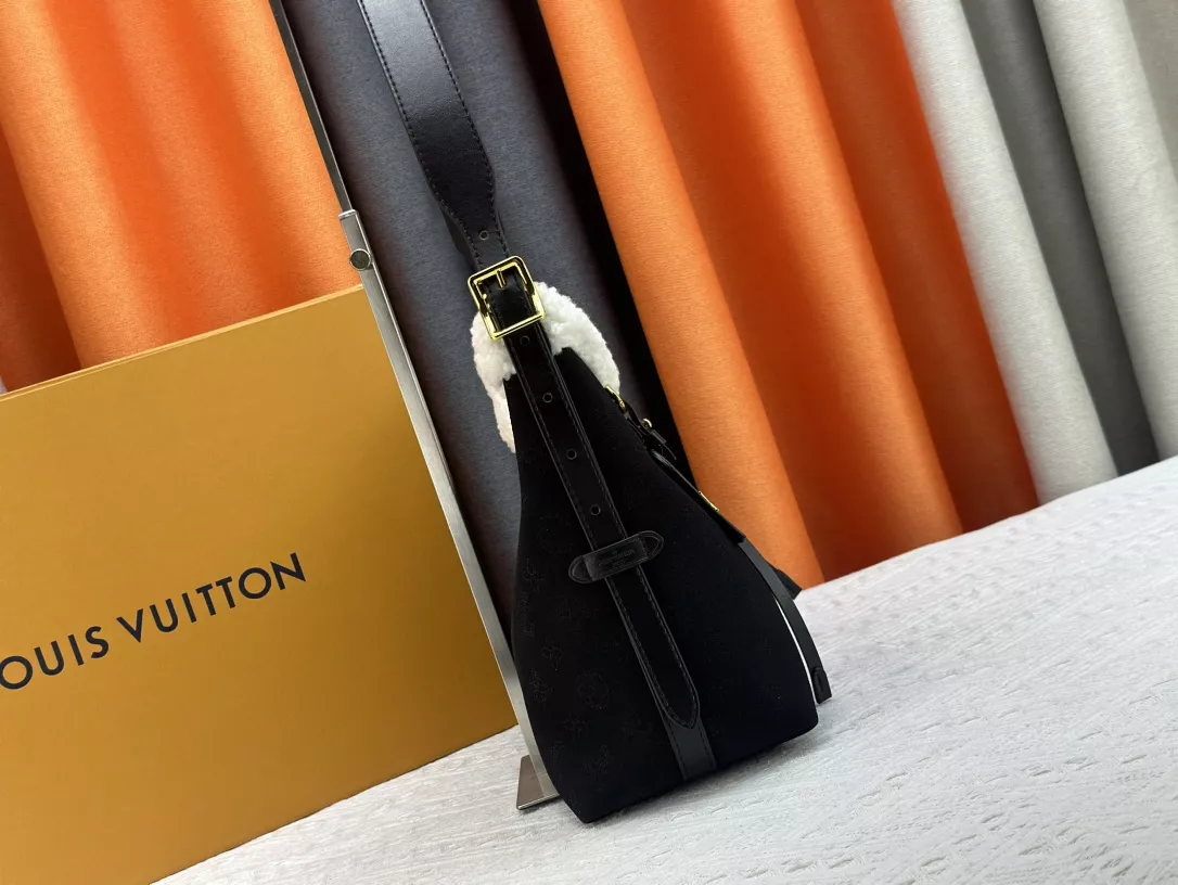 Popular 5200 Louis Vuitton AAA Quality Shoulder Bags For Women