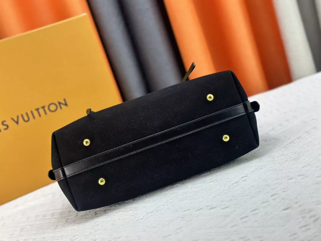 Popular 5200 Louis Vuitton AAA Quality Shoulder Bags For Women - Image 4